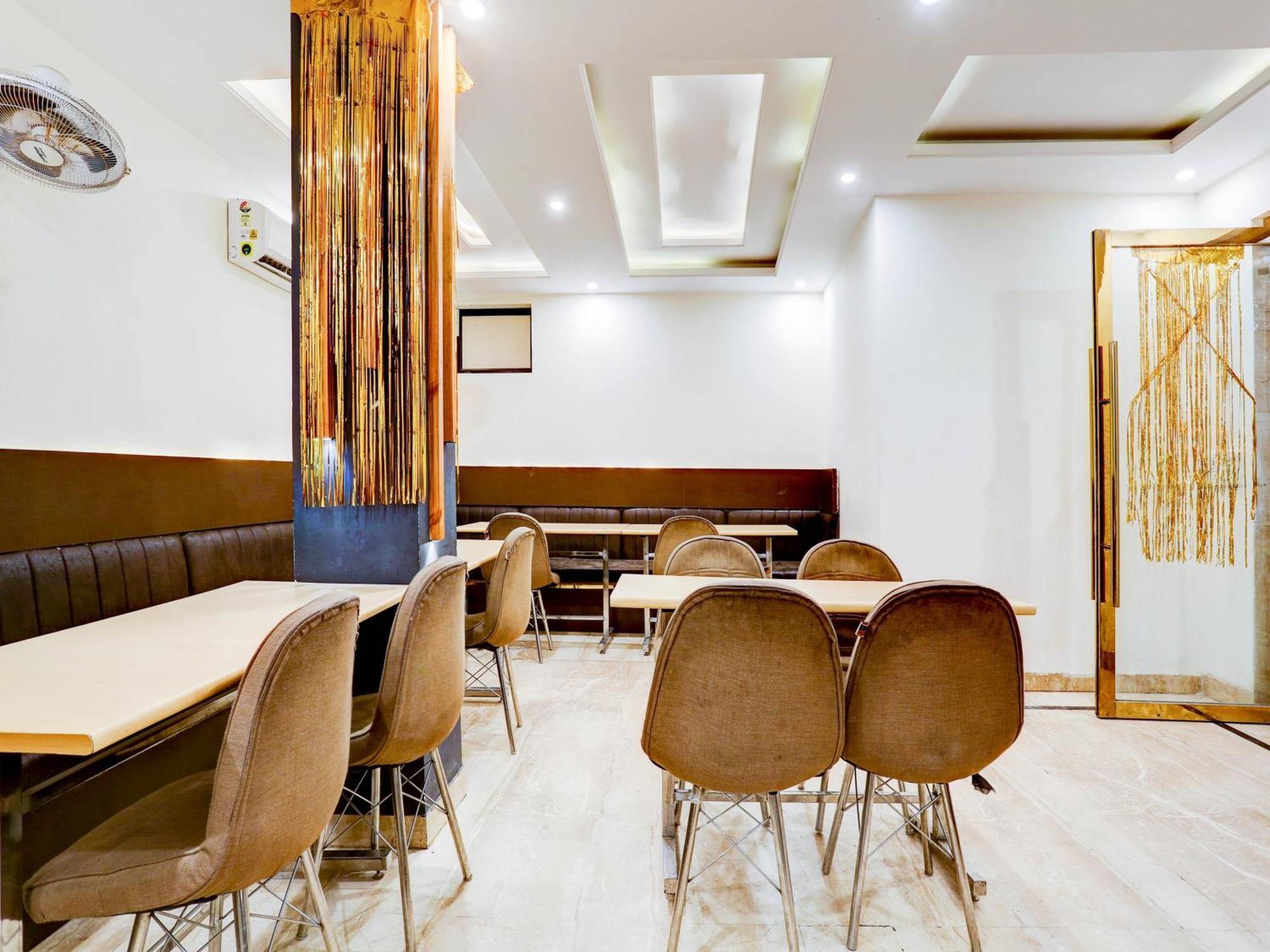 Hotel Collecion O White House Nuova Delhi Esterno foto